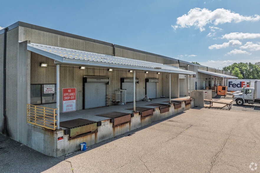 More Photos Of 2565 Kasota Ave, Saint Paul Distribution For Lease