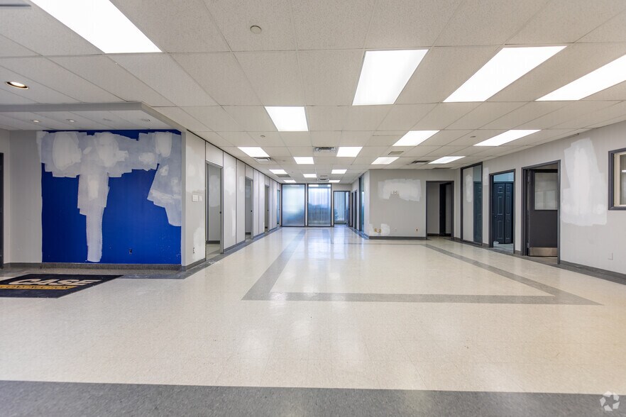 More Photos Of 1075 Clark Blvd, Brampton Warehouse For Lease