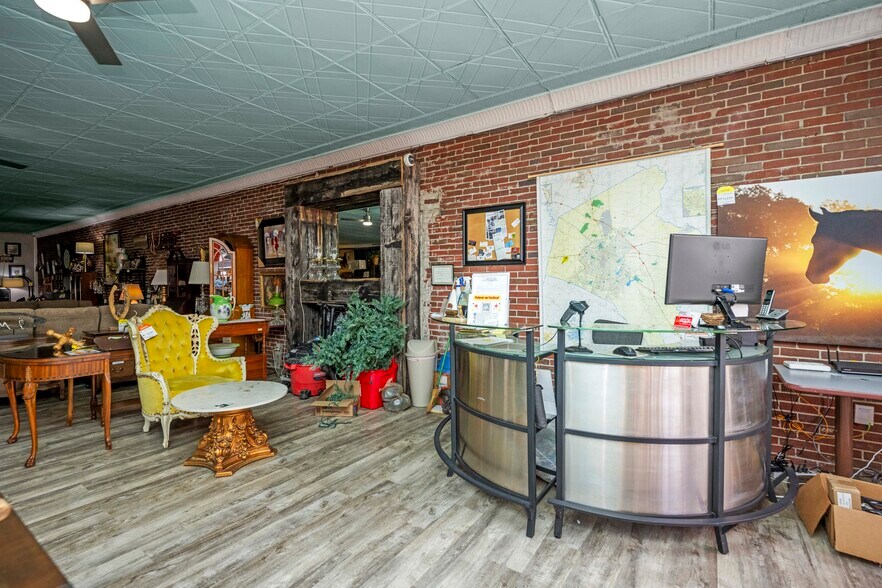 More Photos Of 507 E 3rd St, Lexington Warehouse For Sale