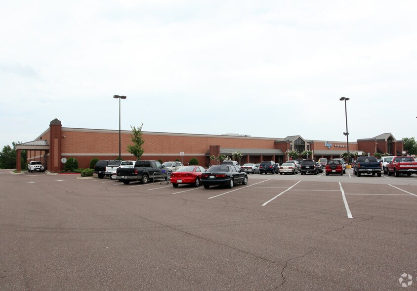 Primary Photo Of 240 New Byhalia Rd, Collierville Supermarket For Lease