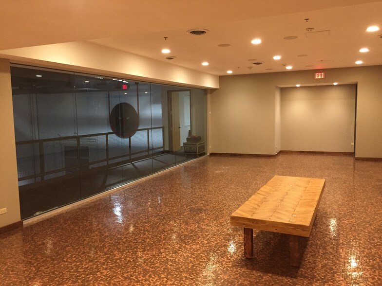 More Photos Of 550 Lake Cook Rd, Deerfield Sports And Entertainment For Sale