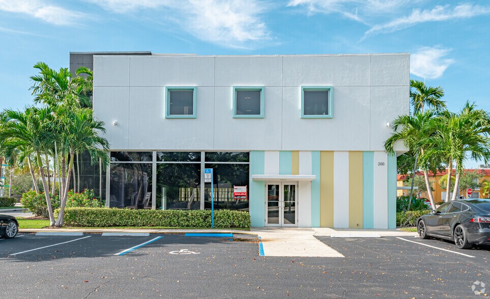 More Photos Of 200 Lake Ave, Lake Worth Loft Creative Space For Lease