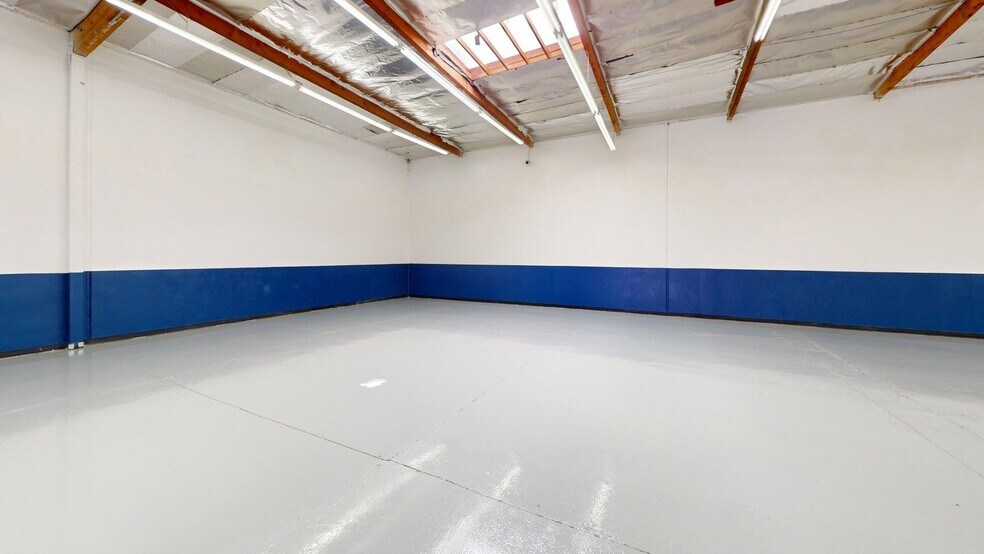 More Photos Of 13722 S Harvard Pl, Gardena Industrial For Lease