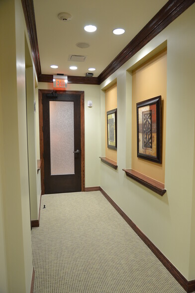 More Photos Of 19701 Kingwood Dr, Kingwood Office For Sale