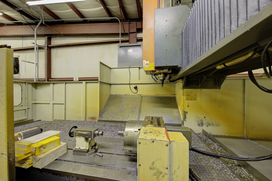 More Photos Of 180 Ushers Rd, Round Lake Warehouse For Sale