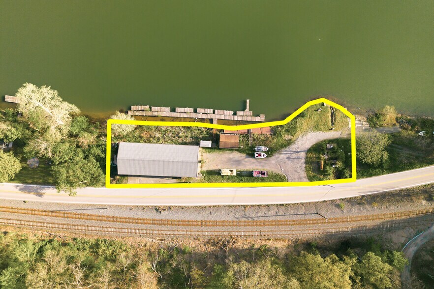 More Photos Of 490 Fort Martin Rd, Maidsville Flex For Sale