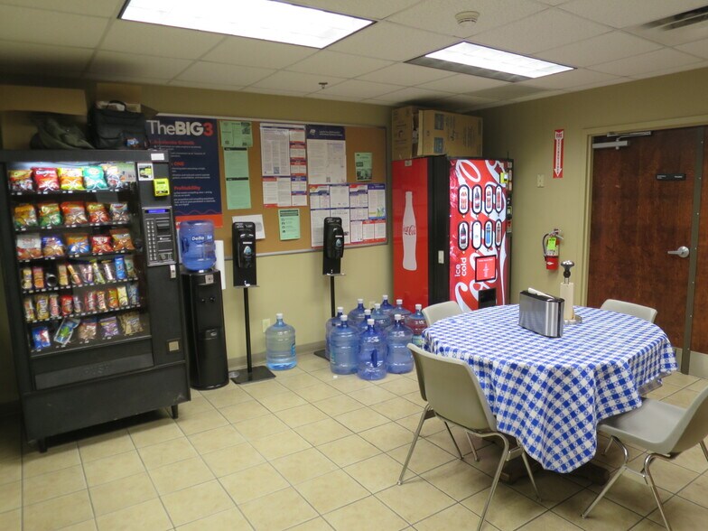 More Photos Of 3394 Winchester Rd, Memphis Warehouse For Sale