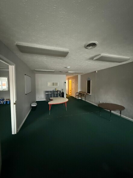 More Photos Of 114 S Maple St, Winchester Office For Lease