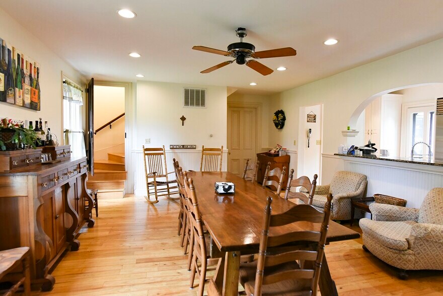 More Photos Of 827 Philadelphia Ave, Chambersburg Specialty For Sale