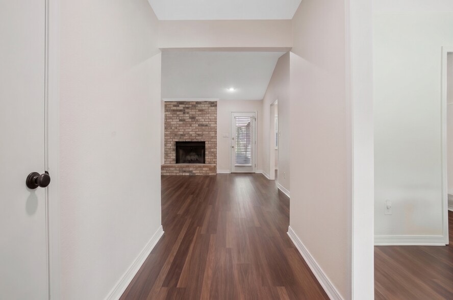 More Photos Of 6904 Fairfield Dr, Pensacola Office For Sale