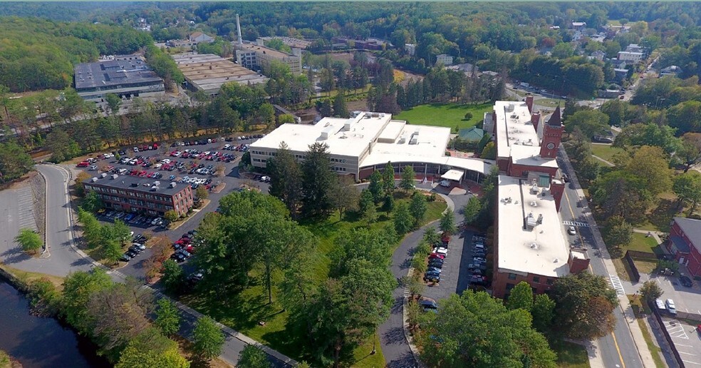 Primary Photo Of 14 Mechanic St, Southbridge Hotel For Lease