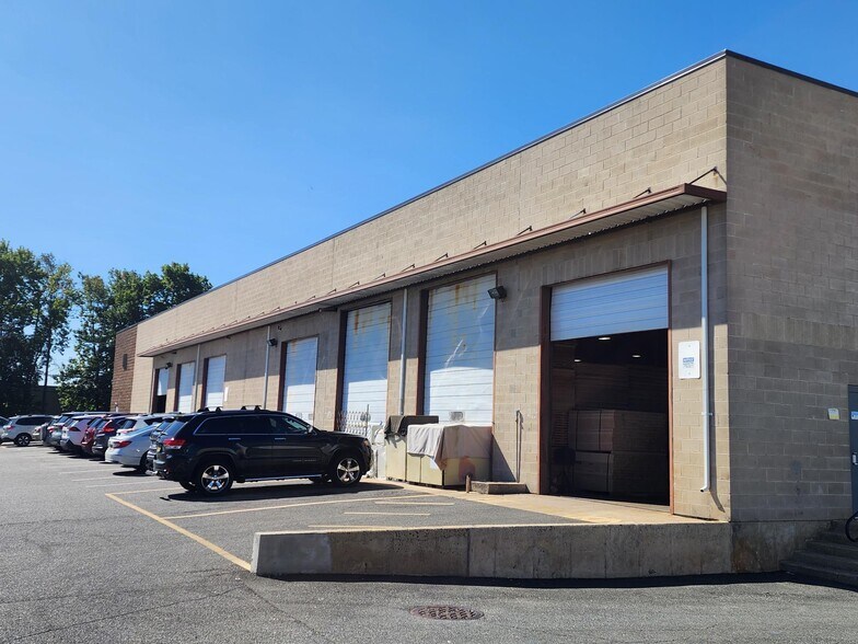 More Photos Of 90 Newfield Ave, Edison Warehouse For Lease