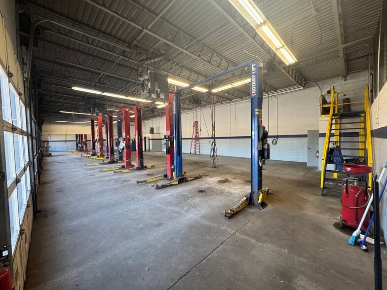 More Photos Of 2779 W Central Ave, Toledo Auto Repair For Lease