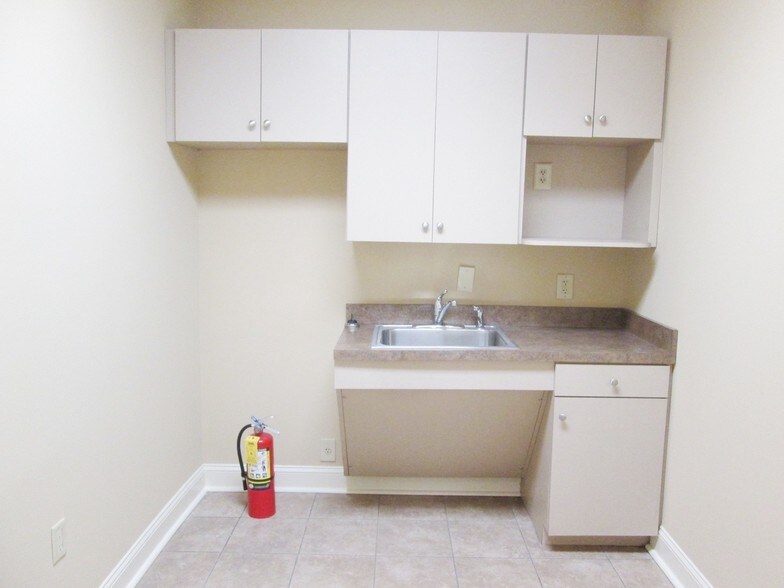 More Photos Of 3867 Holcomb Bridge Rd, Peachtree Corners Office For Lease