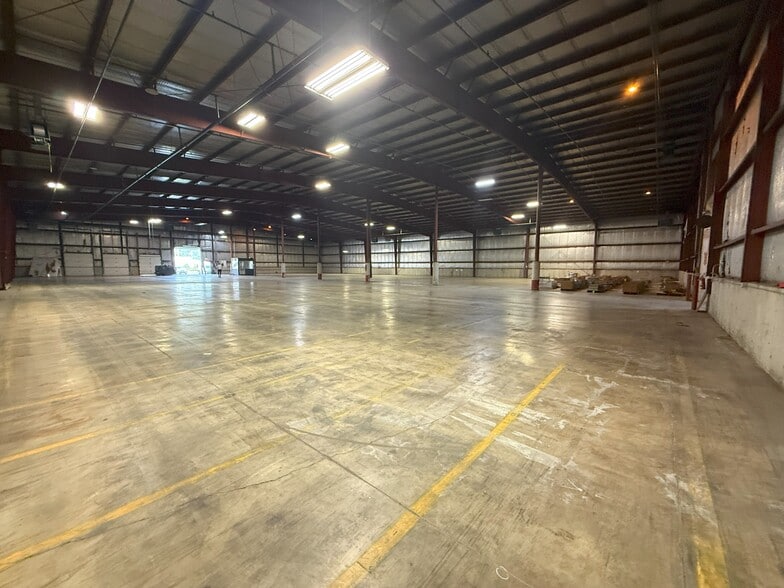 More Photos Of 1212 E Taylor St, Dekalb Manufacturing For Lease