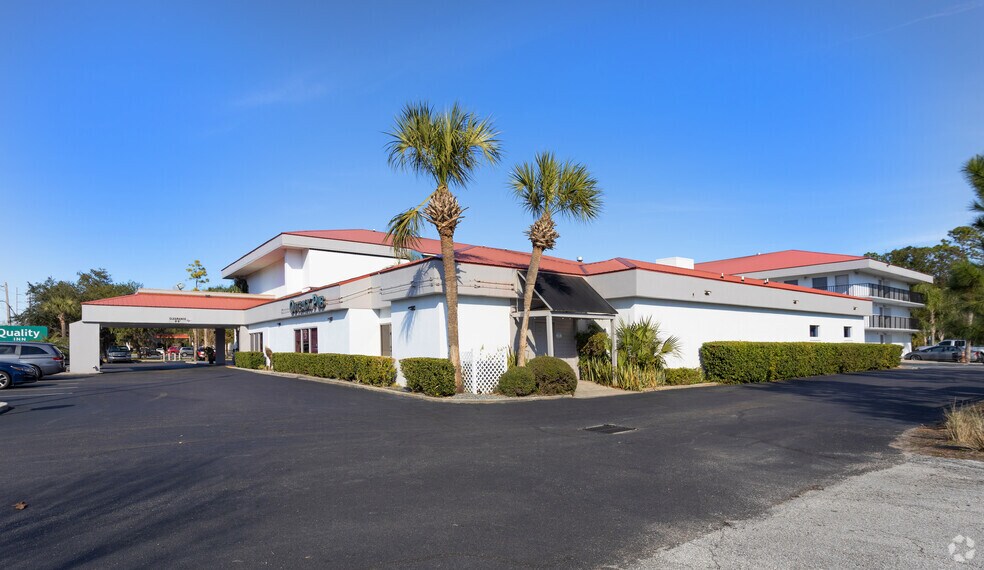 Primary Photo Of 2401 Mayport Rd, Atlantic Beach Hotel For Sale