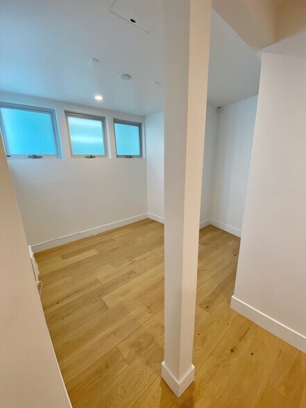 More Photos Of 217-219 Manhattan Beach Blvd, Manhattan Beach Storefront Retail Office For Lease