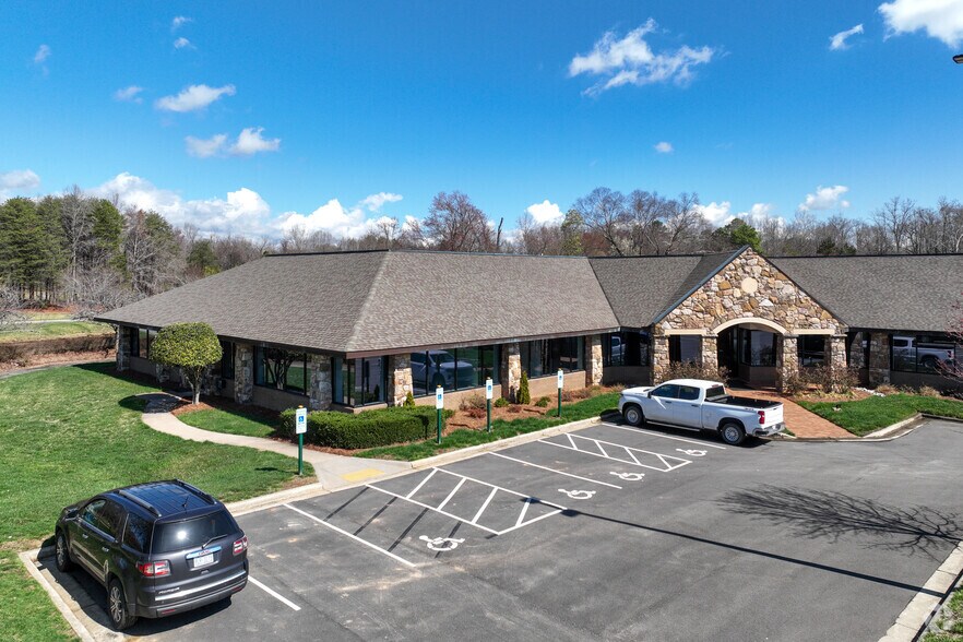 More Photos Of 4196 Mendenhall Oaks Pky, High Point Medical For Lease