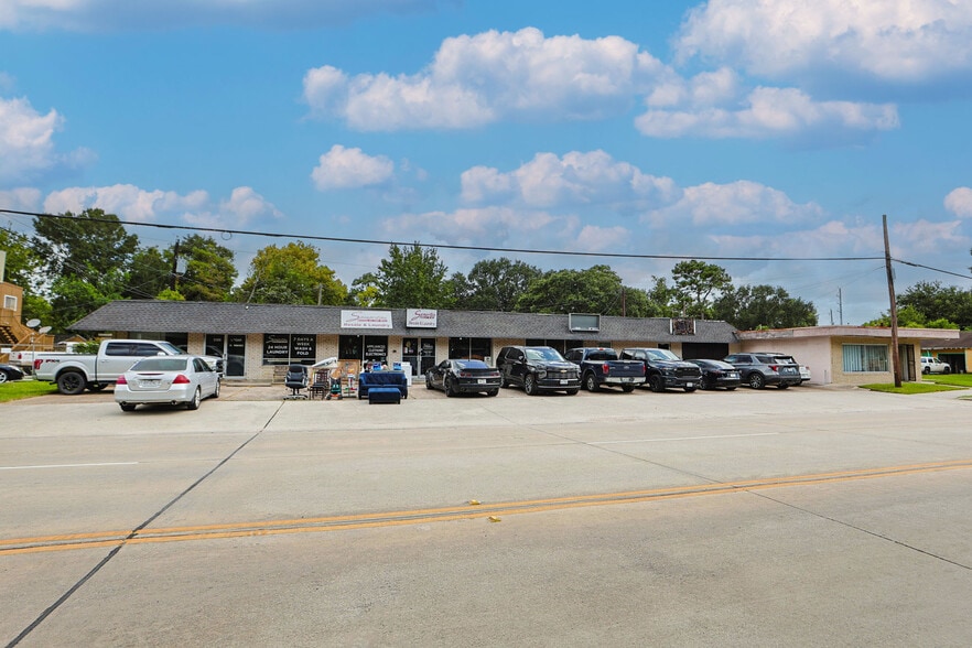 Primary Photo Of 2128 Cedar Dr, La Marque Storefront Retail Office For Sale