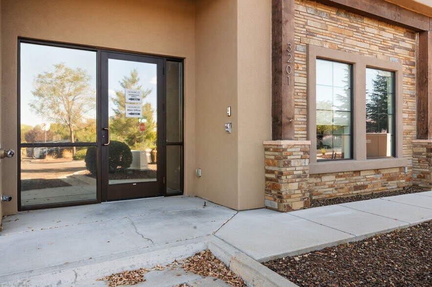 More Photos Of 3207 Lakeside Vlg, Prescott Office For Sale