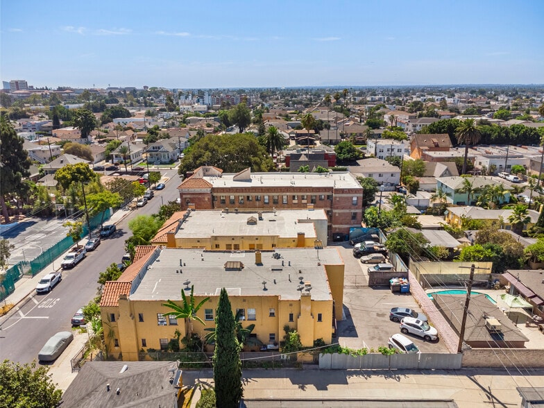 More Photos Of 2717 S Budlong Ave, Los Angeles Apartments For Sale