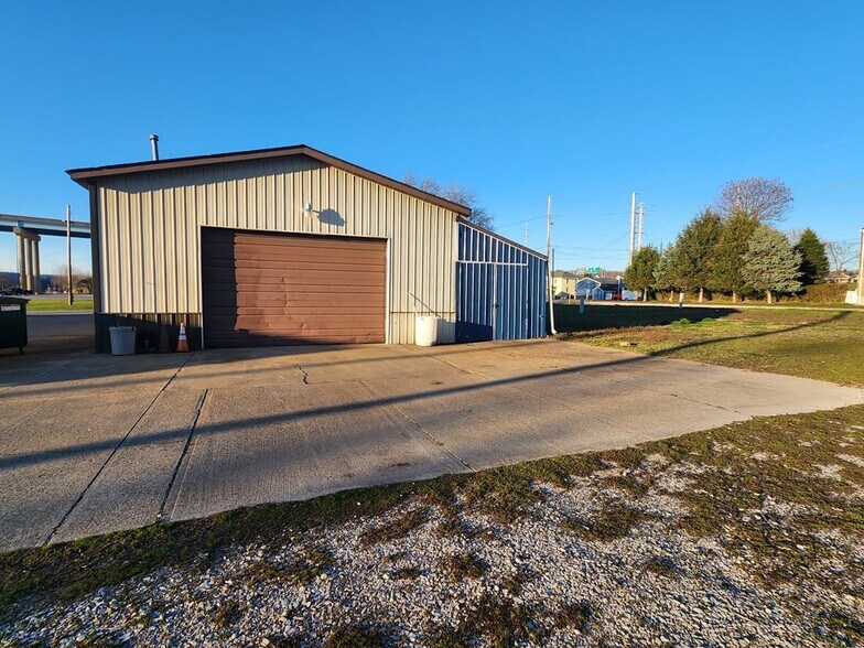 More Photos Of 107 13th St, Moundsville General Retail For Sale