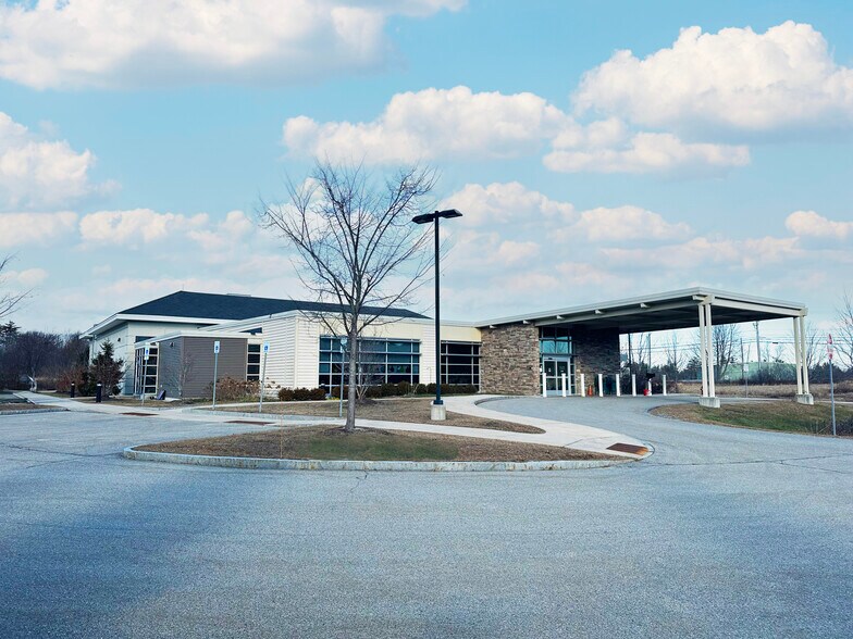 Primary Photo Of 13 Healthcare Dr, Rochester Medical For Lease