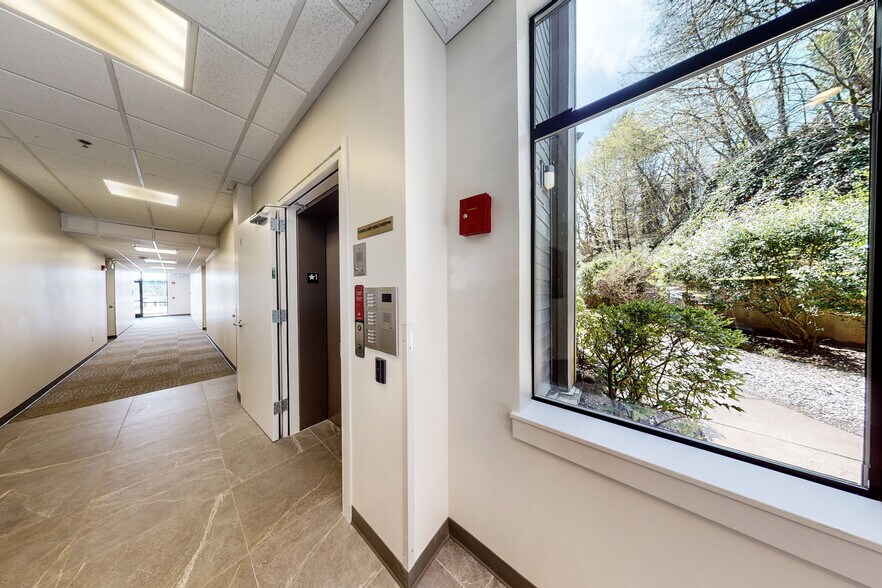 More Photos Of 1801 W Bay Dr, Olympia Office Residential For Lease