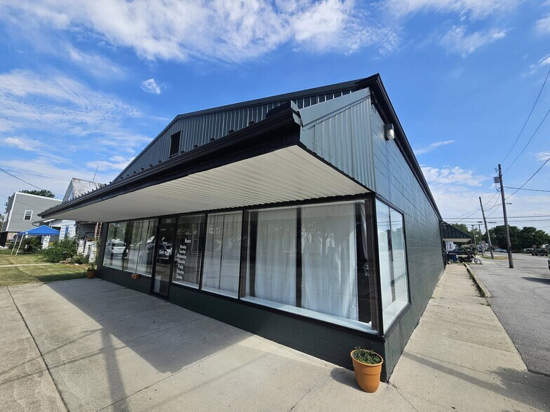 More Photos Of 200 W Main St, Cridersville Storefront For Lease