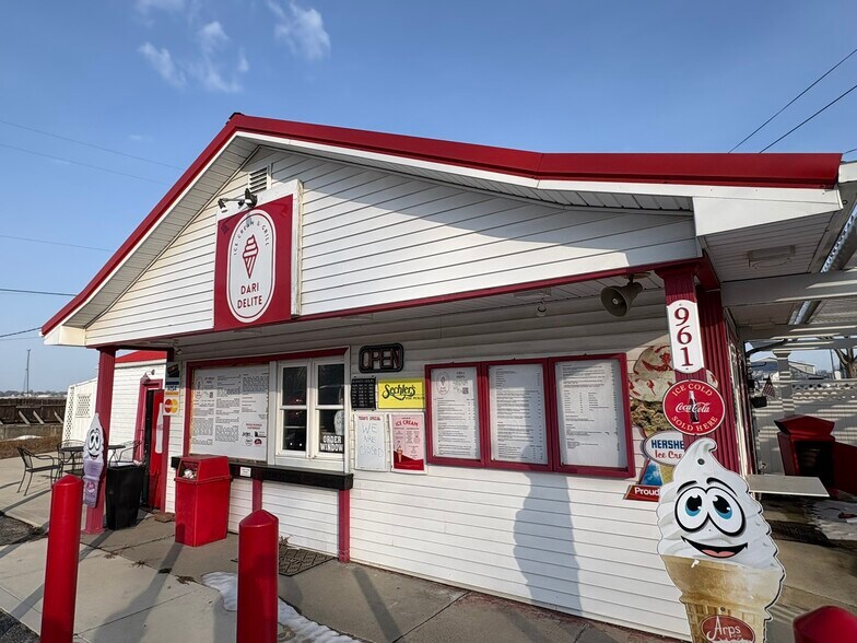 More Photos Of 961 E High St, Hicksville Restaurant For Sale