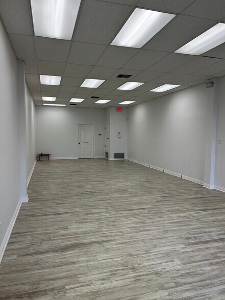 More Photos Of 6207 Cottage Hill Rd, Mobile Storefront Retail Office For Lease