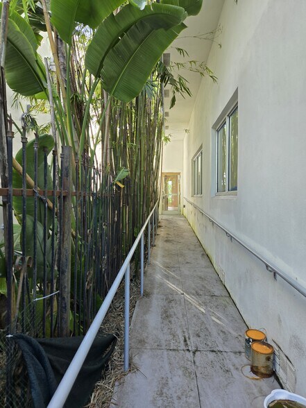 More Photos Of 7320 Biscayne Blvd, Miami Storefront Retail Office For Lease