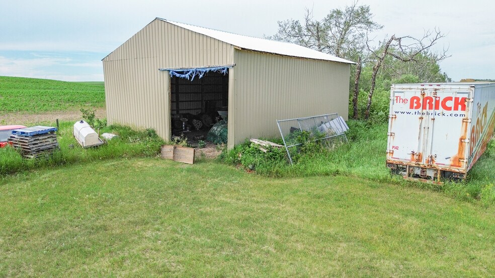 More Photos Of 40446 AB-56, Rochon Sands Service For Sale