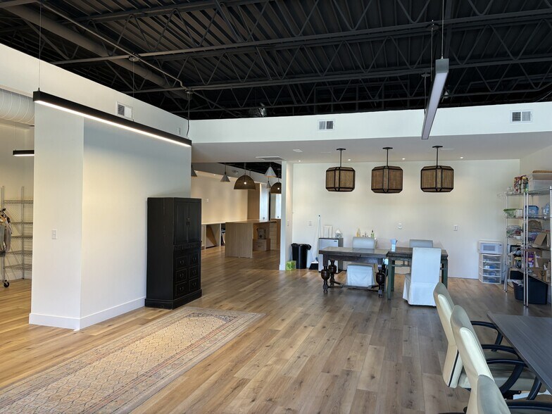 More Photos Of 5660 Wooster Pike, Fairfax Warehouse For Sale
