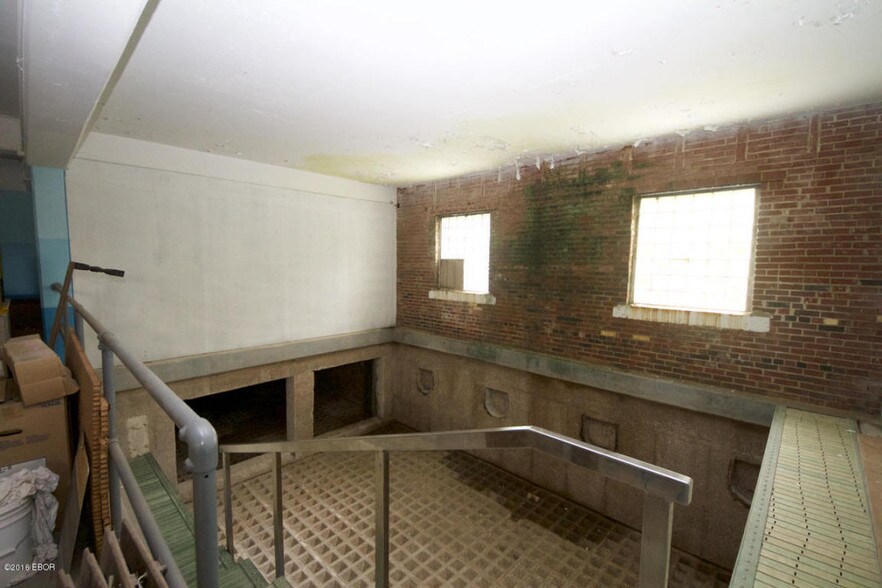 More Photos Of 1051 S Wall St, Carbondale Flex For Sale