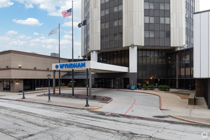 More Photos Of 700 E Adams St, Springfield Hotel For Sale