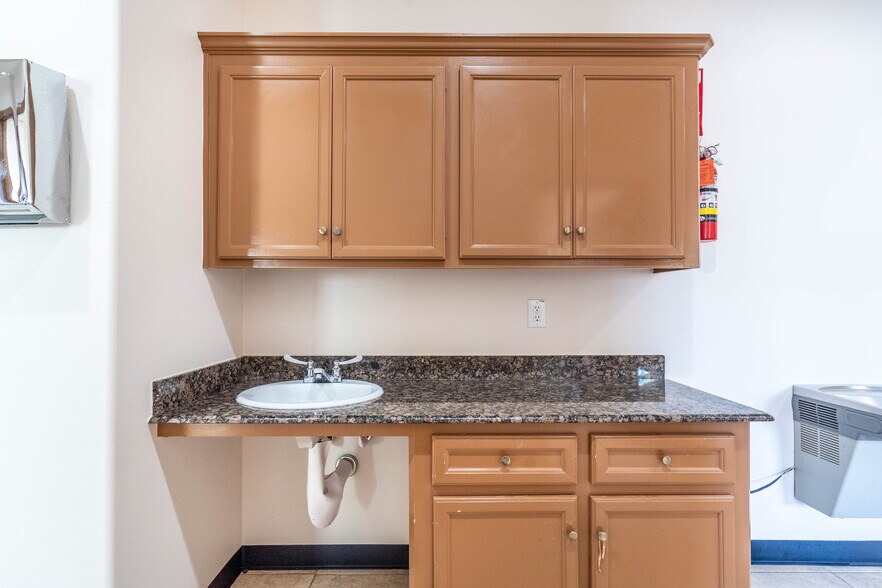 More Photos Of 3208 Broadway St, Houston Medical For Lease