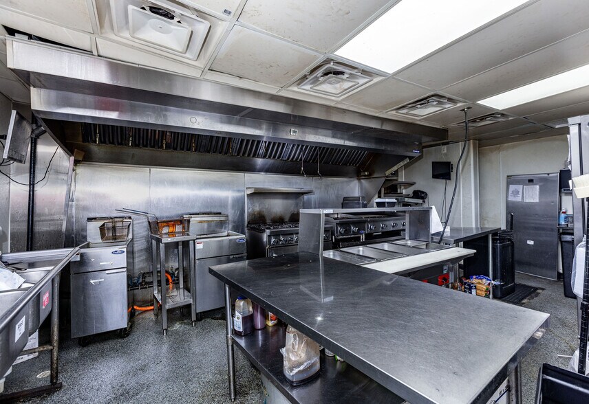 More Photos Of 8021 Hamilton Ave, Cincinnati General Retail For Sale