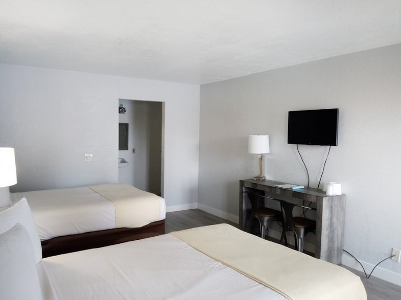 More Photos Of 1820 S 7th St, Phoenix Hotel For Sale