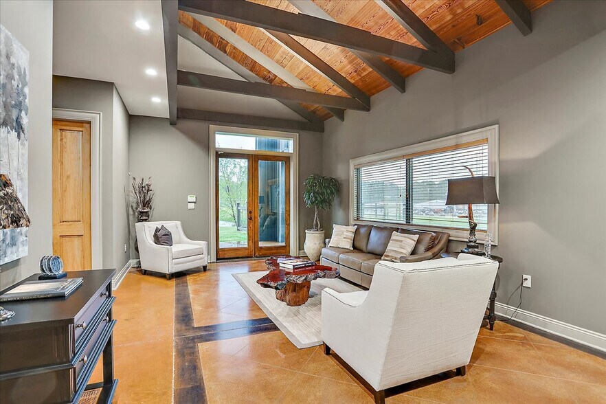 More Photos Of 809 N Church St, Florence Office For Lease