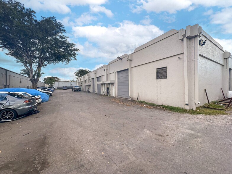 More Photos Of 14080-14118 SW 139th Ct, Miami Light Manufacturing For Sale
