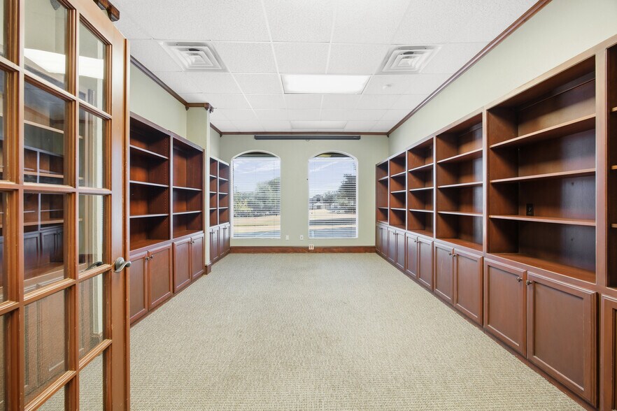 More Photos Of 120 S Village Center Rd, Southlake Office For Lease