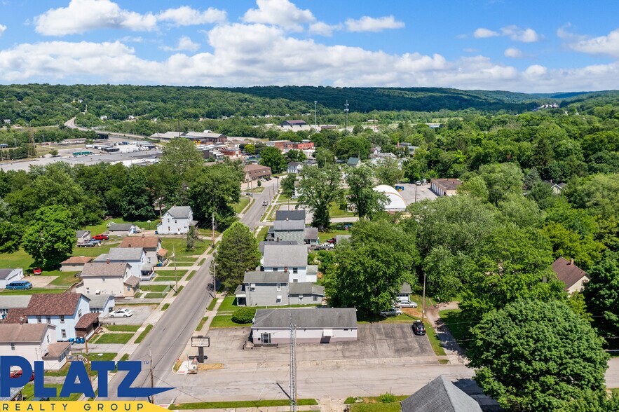 More Photos Of 80 Elm St, Struthers Freestanding For Lease