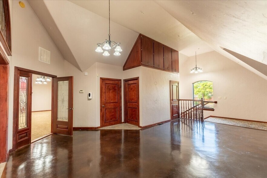 More Photos Of 4242 N Meridian Ave, Oklahoma City Office For Sale