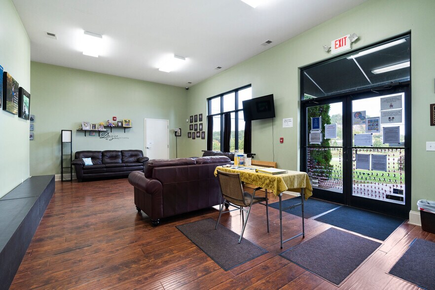 More Photos Of 65 Walnut Grove Rd SE, Cartersville Storefront Retail Office For Sale