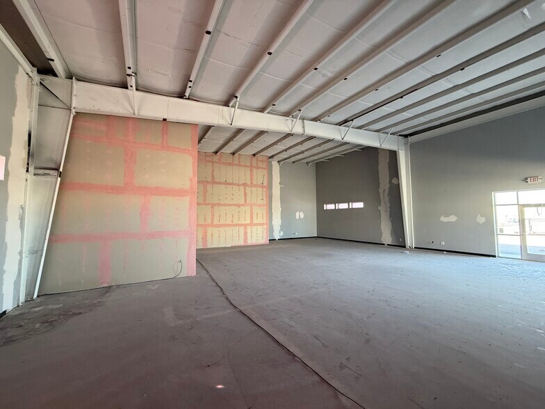 More Photos Of 1895 Appaloosa Dr, Sunland Park Showroom For Lease