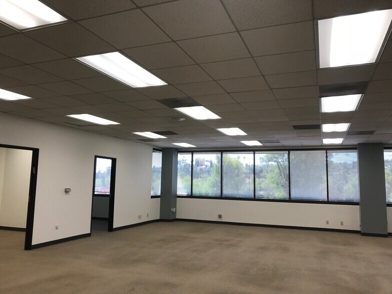More Photos Of 20350 Ventura Blvd, Woodland Hills Office For Lease