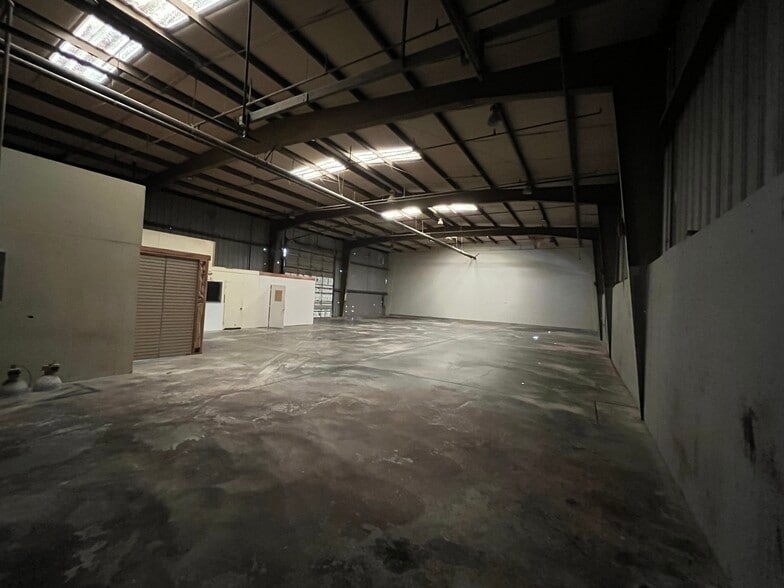 More Photos Of 1710 Antelope Rd, White City Warehouse For Lease
