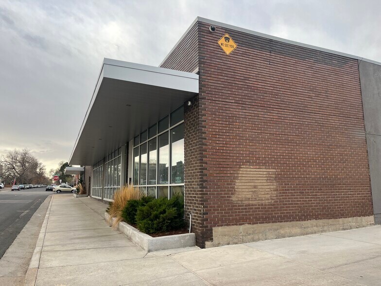 More Photos Of 2015 Dallas St, Aurora Storefront Retail Office For Lease