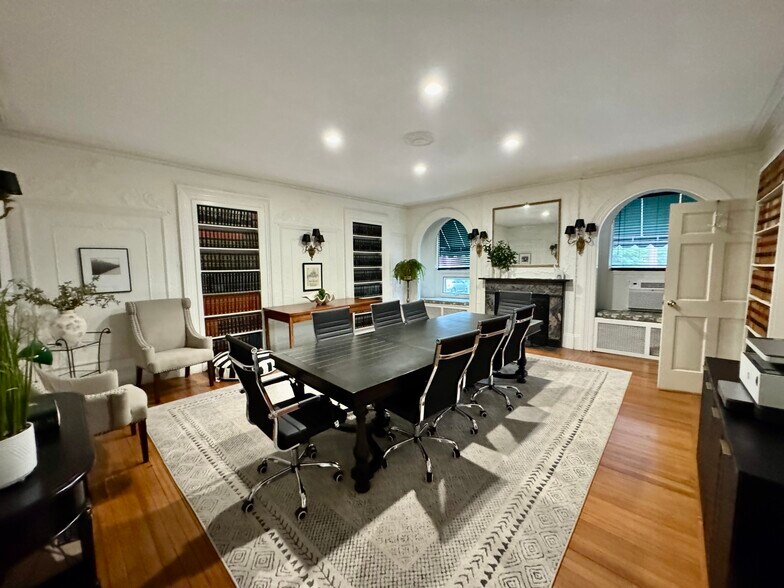 More Photos Of 38 Bellevue Ave, Newport Office Residential For Lease